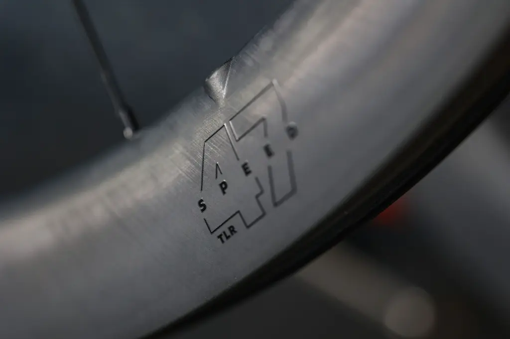 SPEED details 01.webp